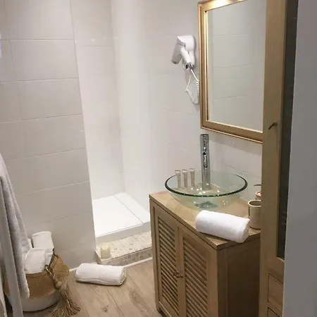 Le Petit Faubourg Szálloda *
