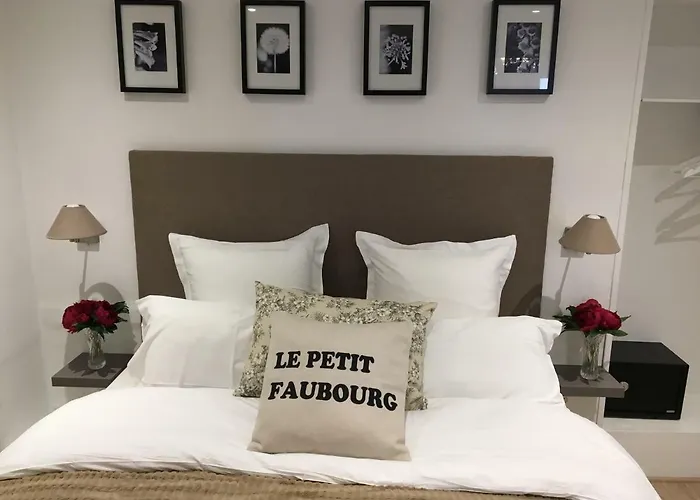 Отель Le Petit Faubourg Бон