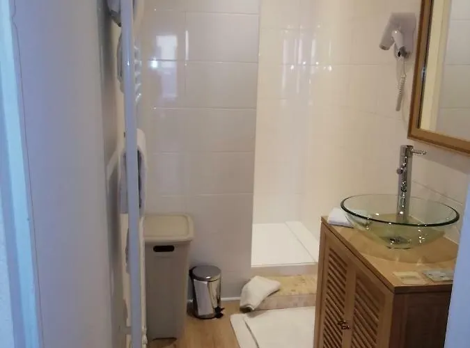 Отель Le Petit Faubourg Бон